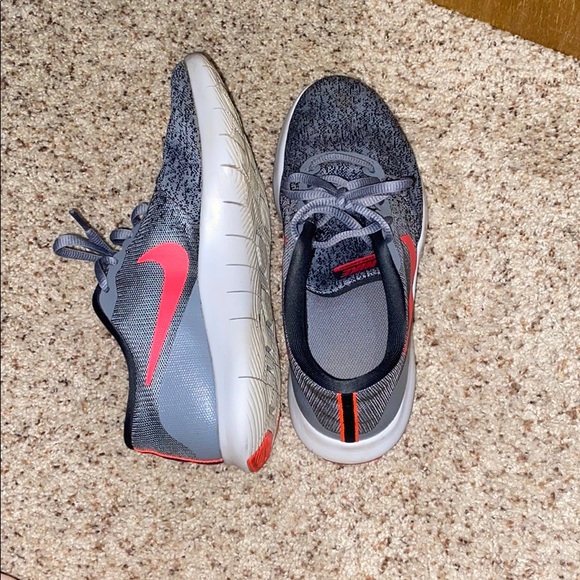 pink nike tennis shoes womens